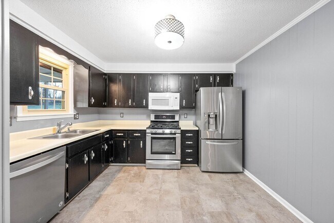 Building Photo - 3 Bedroom Home for Rent in St. B!