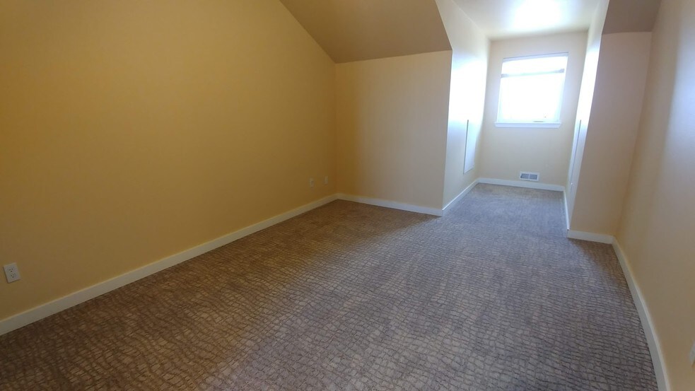 Building Photo - 2115 Westwood Dr
