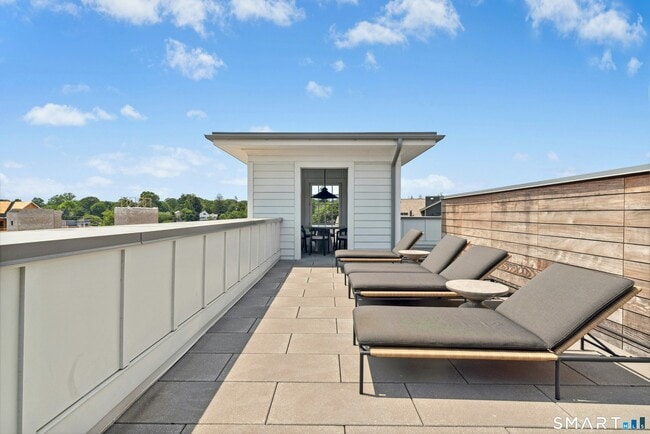 Building Photo - 15 Corbin Dr