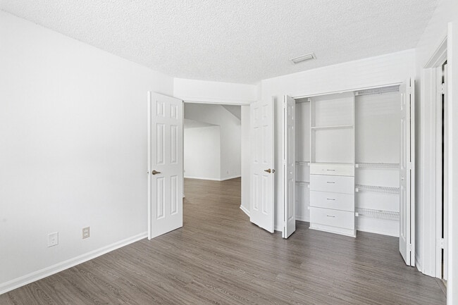 Building Photo - 5530 Coach House Cir