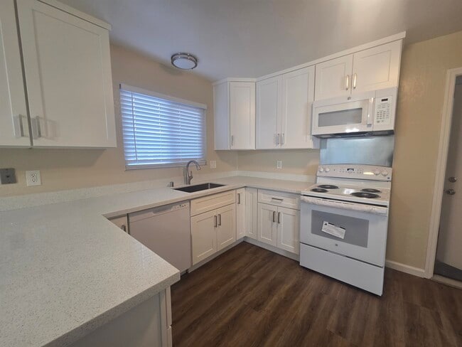 Building Photo - 20077 Redwood Rd