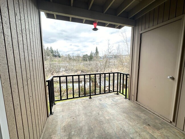 Building Photo - Ideal 2 Bedroom 2 Bathroom Lower Level Unit - Backs to Beautiful Greenspace!