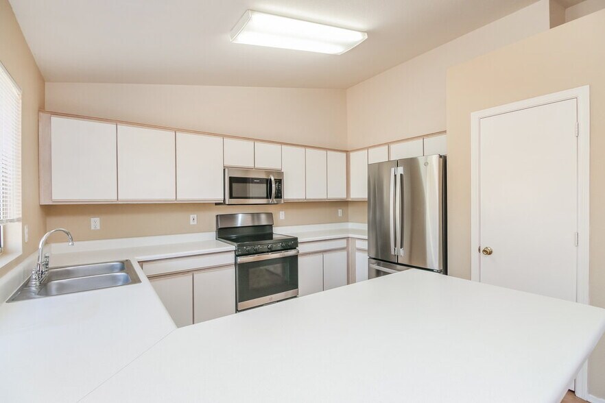 Building Photo - 8046 E Fairfield St