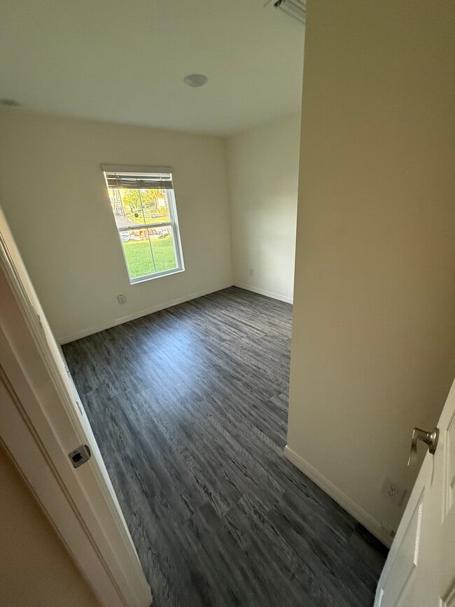 Building Photo - 1256 Saxony Cir