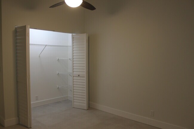 Building Photo - 1518 Primrose Ln