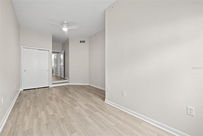 Building Photo - 2402 W Azeele St