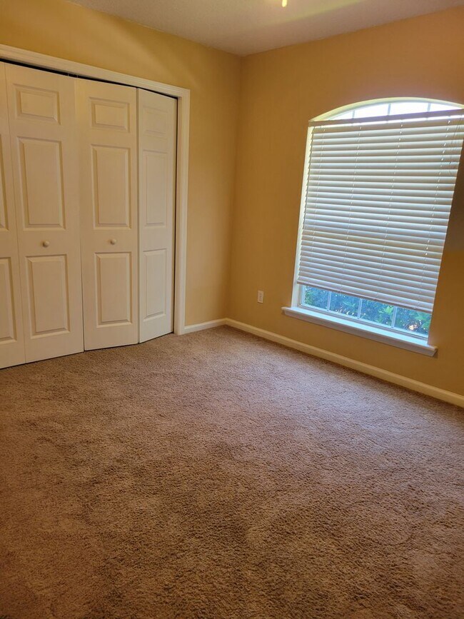 Building Photo - ***TWO WEEKS FREE*** Spacious 3 bed 2 bath Home for rent!