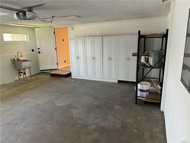 Building Photo - 10056 Van Ruiten St