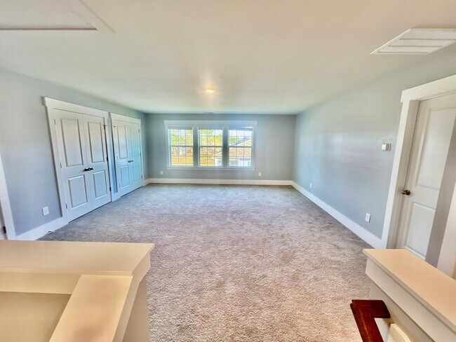 Building Photo - Prestigious 4 Bedroom Home on the Crystal ...