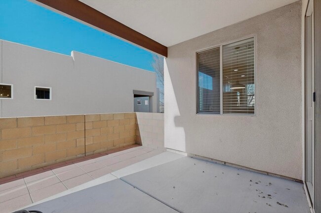 Building Photo - 4 Avenida Vista Esquisita