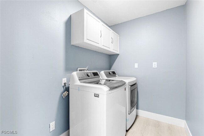 Building Photo - 2328 SE 27th St