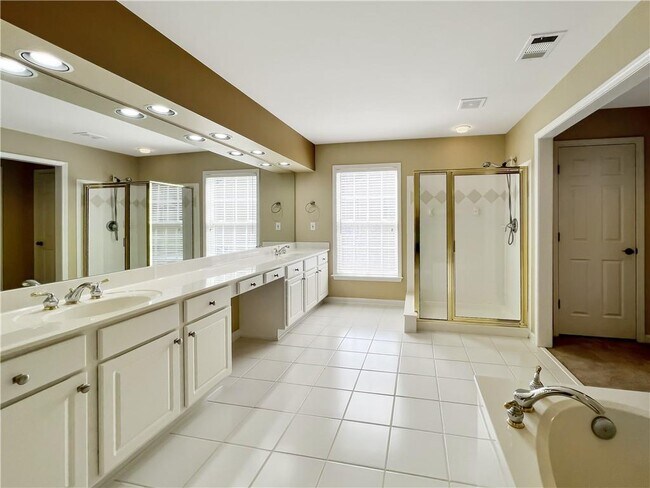 Building Photo - 1670 Laleiah Dr