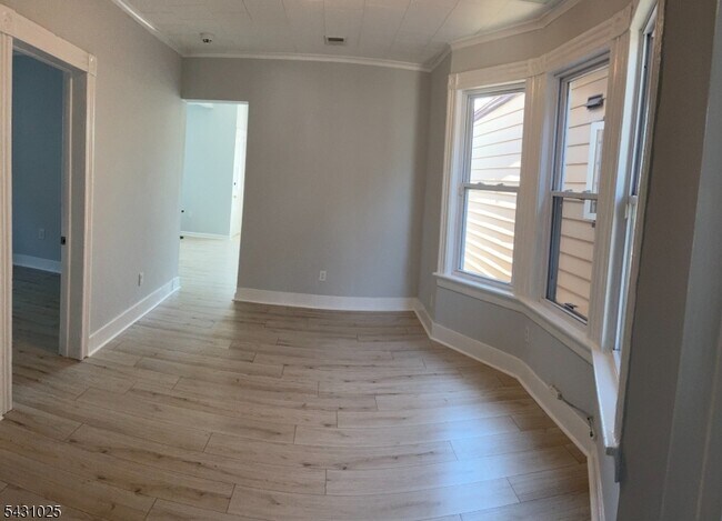 Building Photo - 28 Niles St