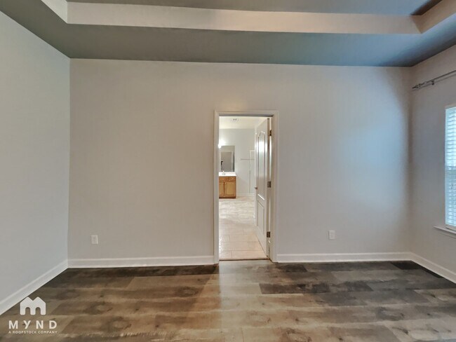 Building Photo - 421 Stowe Rd