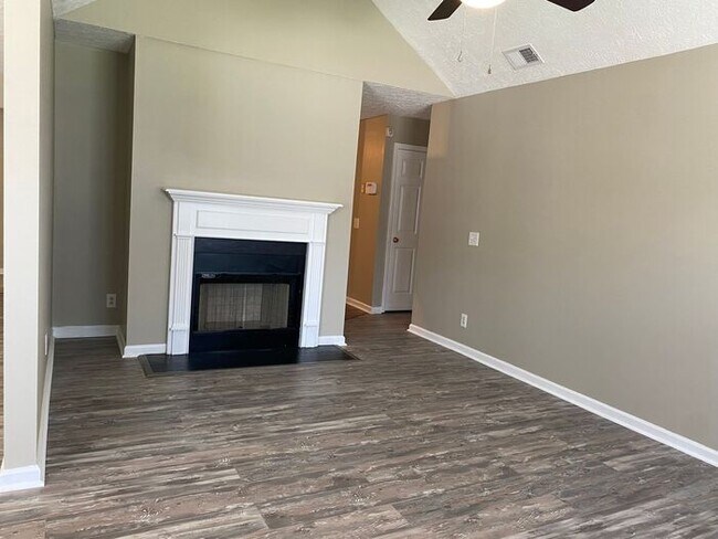 Building Photo - Beautiful Renovated House in North Nashville - Fenced in Yard!