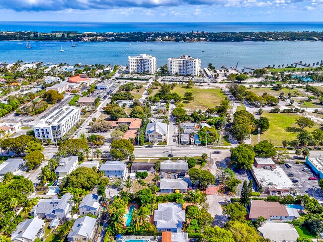 Building Photo - 411 26th St