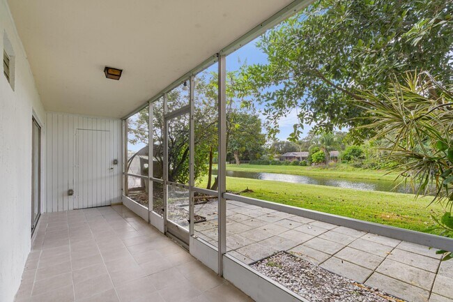 Building Photo - 10693 N Military Trl