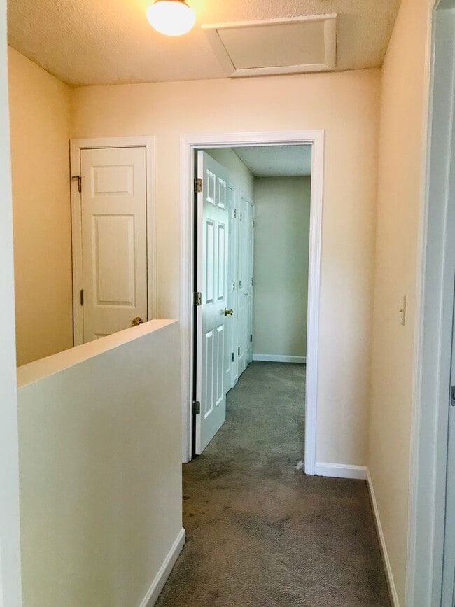 Building Photo - AVAILABLE NOW!! Great 2 Bedroom Townhome! Close CCU, CMC, Shopping, Restaurants & More!