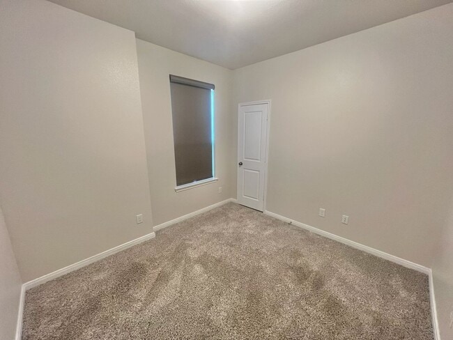 Building Photo - AVAILABLE NOW - Beautiful Temple Home