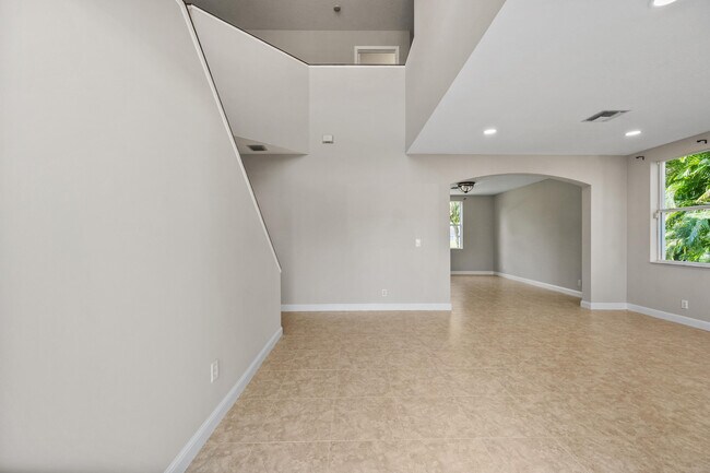 Building Photo - 14552 Larkspur Ln