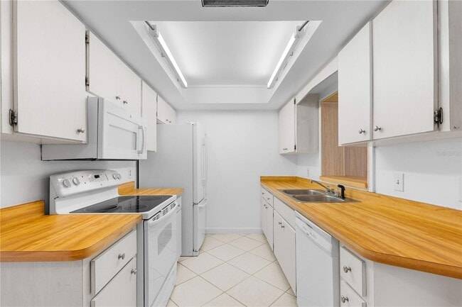 Building Photo - 2814 20th Ave Dr W