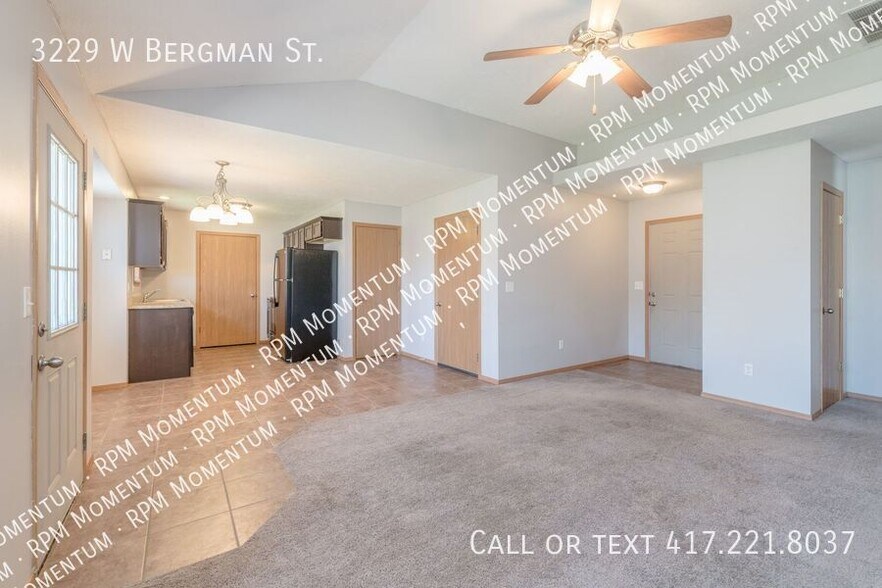 Building Photo - 3229 W Bergman St