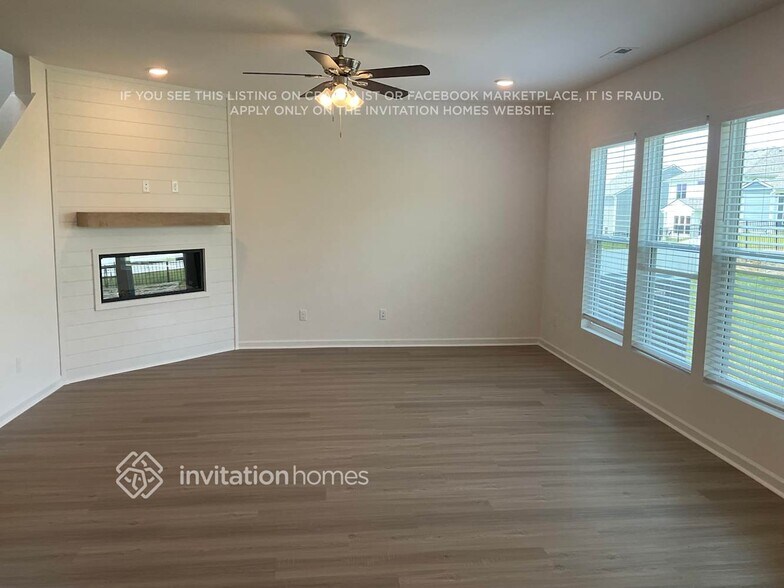Building Photo - 3808 Lantern Ln