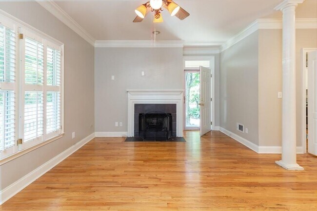 Building Photo - 471 Connally St SE