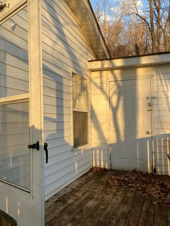 Building Photo - 2 bedroom in Ona WV 25545