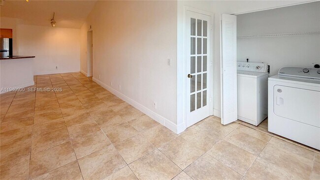 Building Photo - 3400 Pinewalk Dr N