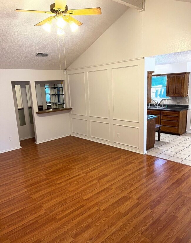 Building Photo - 6824 Loma Vista Dr