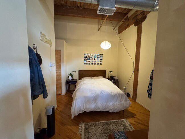 Main bedroom - 2300 W Wabansia Ave