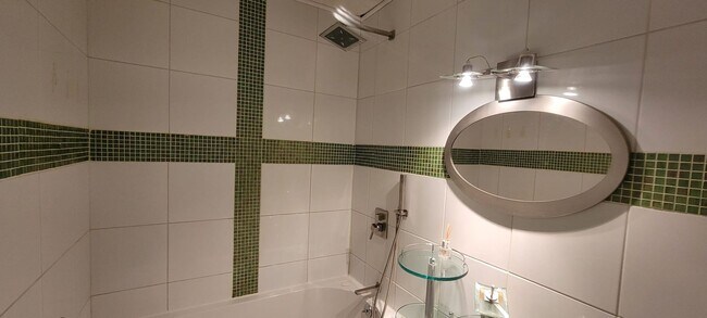 Building Photo - 4 bedrooms 3 baths beautiful house