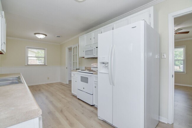 Building Photo - 3 Bedroom Ranch