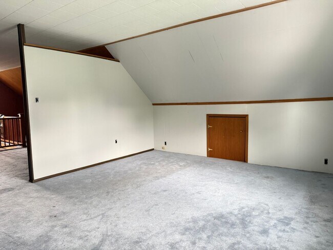 Building Photo - Beautiful 3 Bedroom 1 bathroom Cape Cod with Bonus Room!