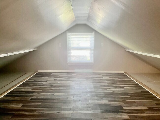 Building Photo - Beautiful 3 bed in Hazelwood