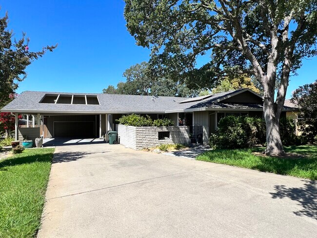 Primary Photo - 4425 Las Encinitas Dr