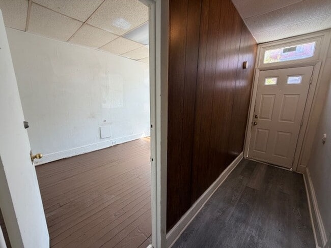 Building Photo - 347 E King St