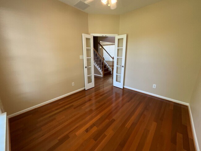 Building Photo - Half Off First Month's rent if you move in by July 31st, Spacious & Elegant 4 BR / 2.5 BA High Po...
