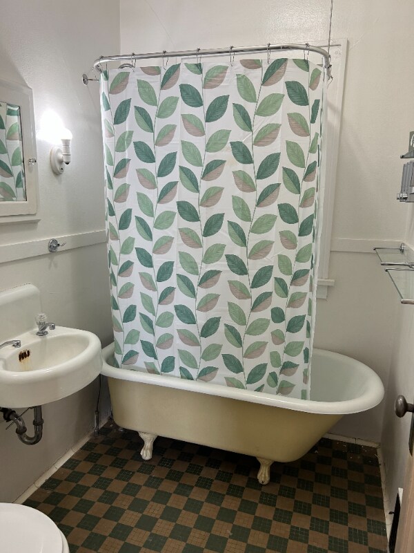 Building Photo - 610 4th Ave N