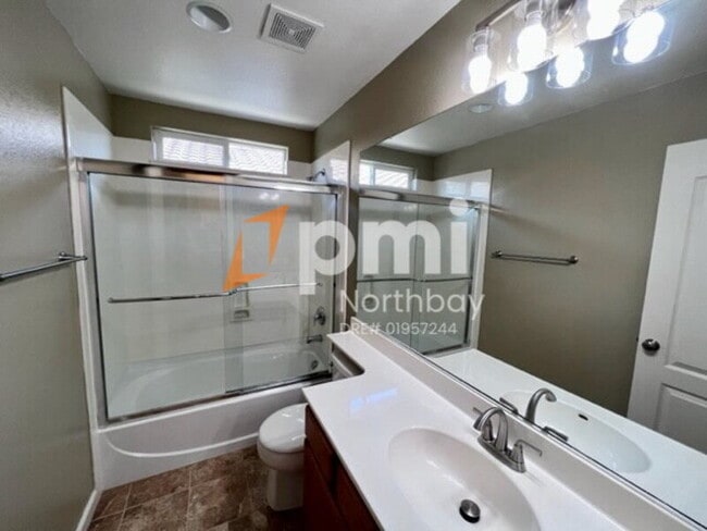 Building Photo - 1060 Villaggio Cir