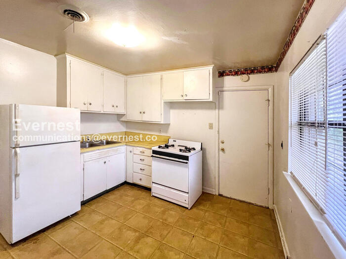 Building Photo - 1814 1/2 South Cross Street