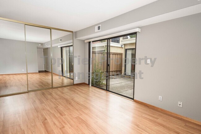 Building Photo - 117 Northcreek Cir