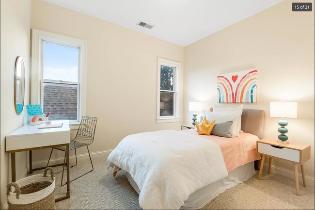 Building Photo - INCREDIBLE HUGE LUXURY CONDO LAKEVIEW/SOUT...