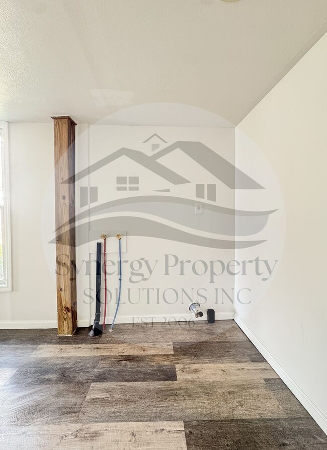 Building Photo - Large Mansfield Home