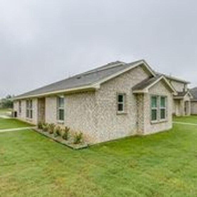 Building Photo - ASK ABOUT OUR MOVE IN SPECIAL
