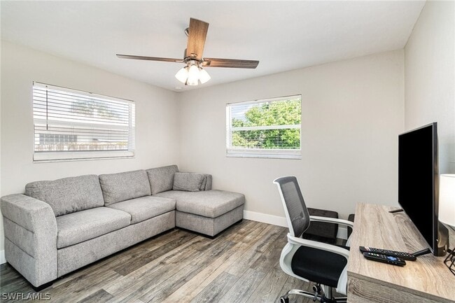 Building Photo - 517 98th Ave N