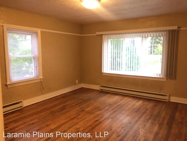 Primary Photo - 1216 E Ivinson Ave