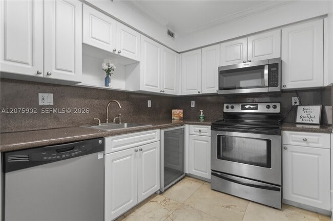 Building Photo - 2501 S Ocean Dr