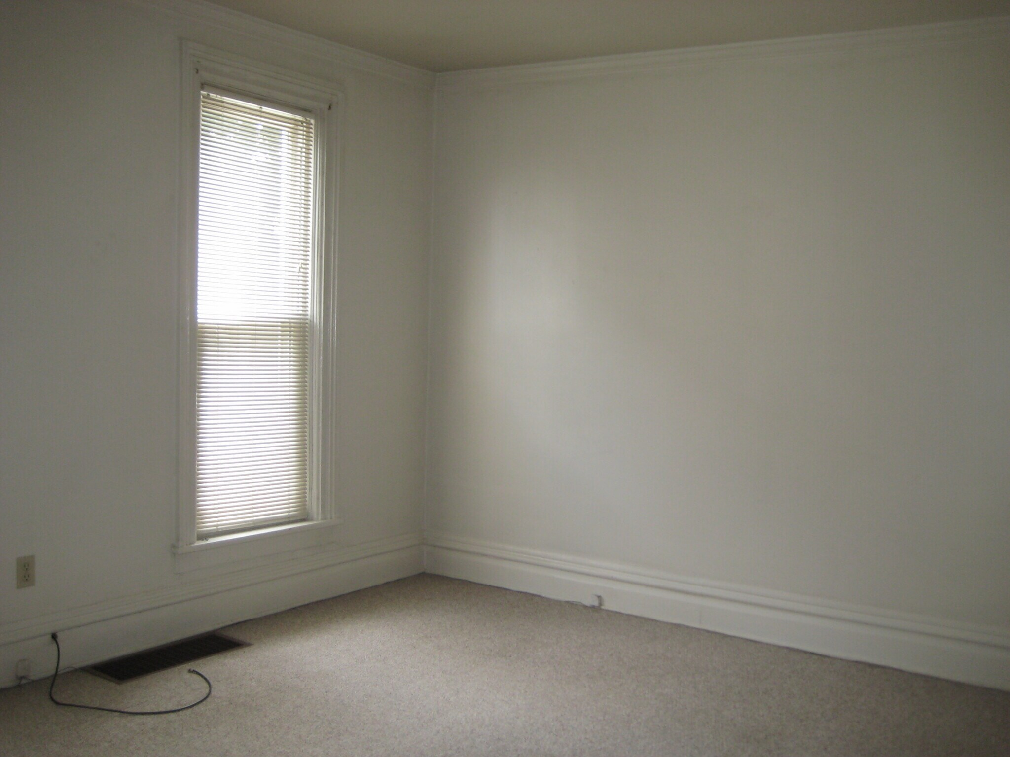 Unit 2 - Livingroom - 435 W 29th St